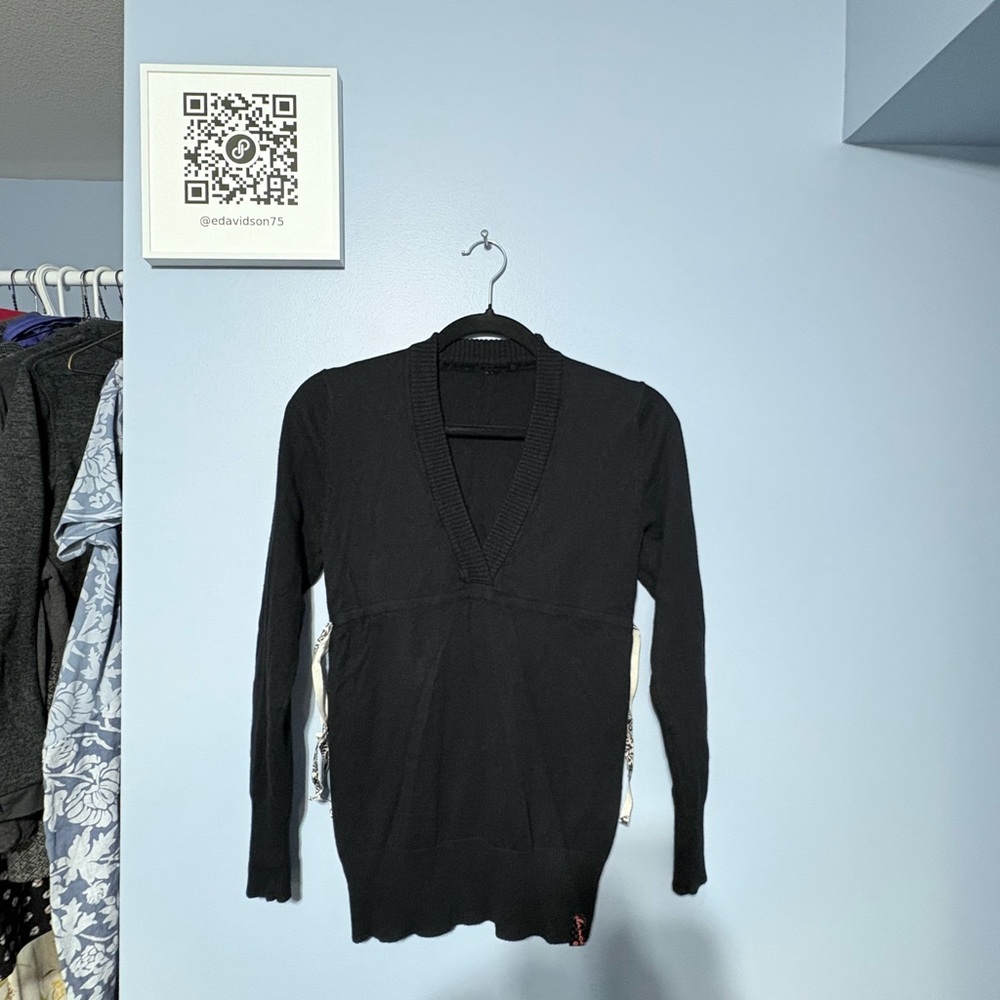 Lululemon Athletica vintage black cashmere blend dance v neck Knit sweater